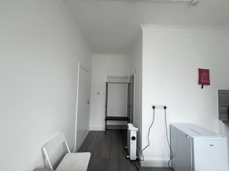 Flat La Rose Lane in Greater London