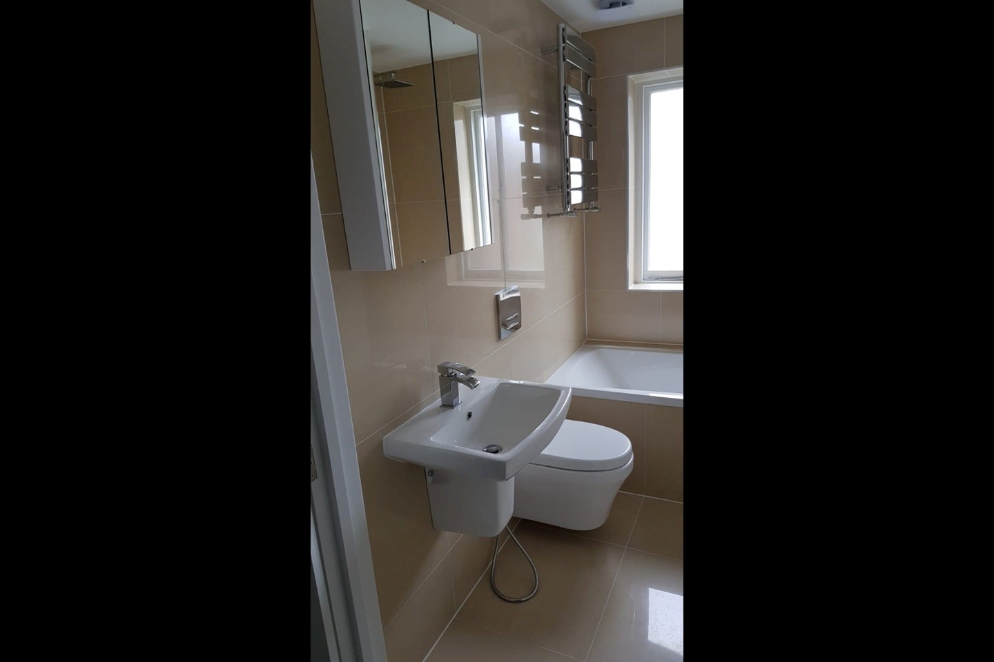 Room Beaumont Crescent in Greater London