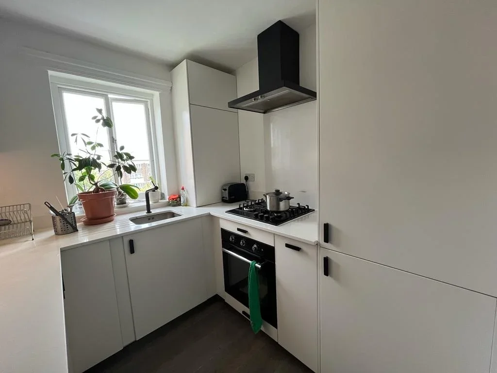 Room Beaumont Crescent in Greater London