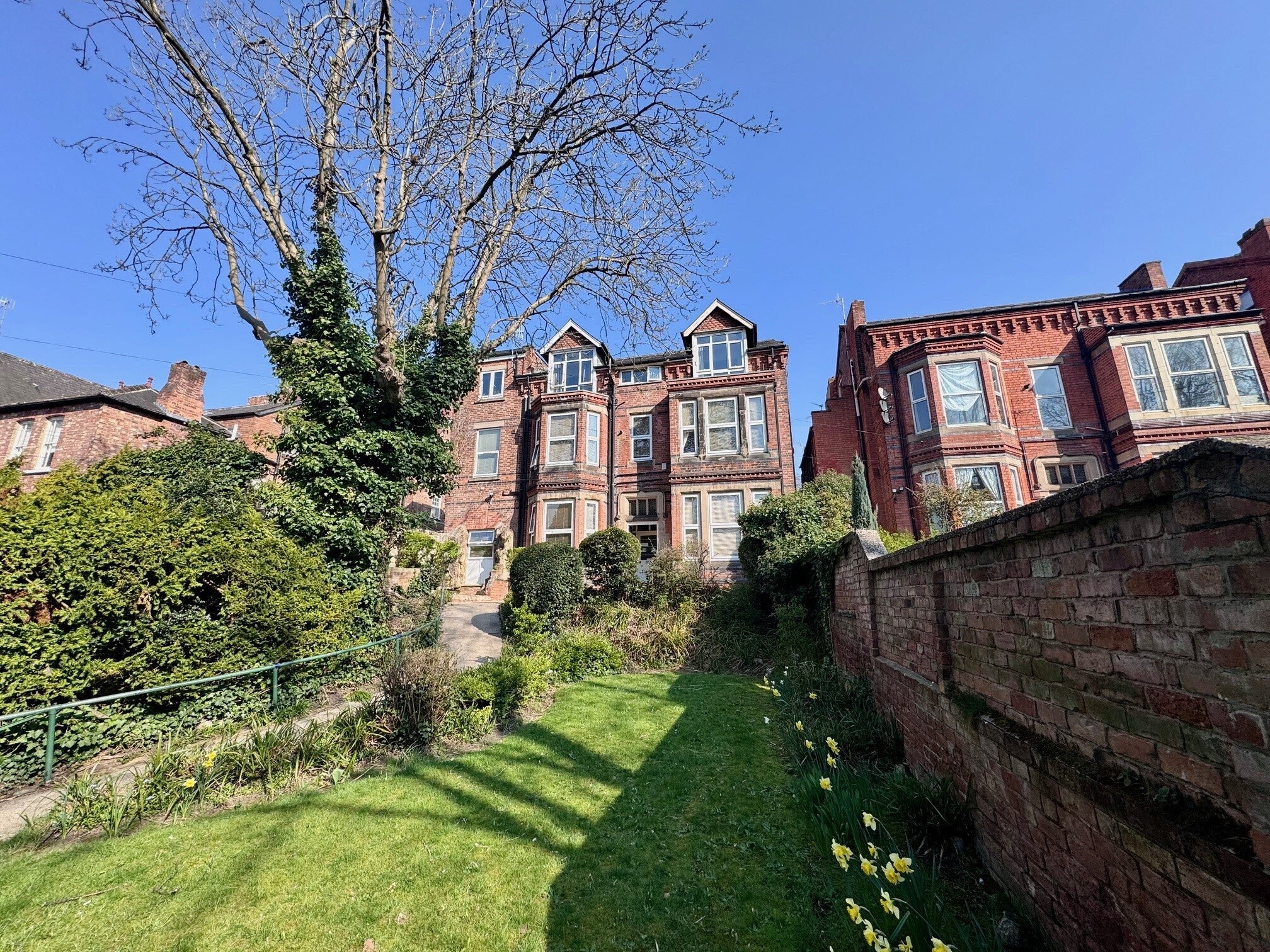 Flat Redcliffe Road in Nottingham