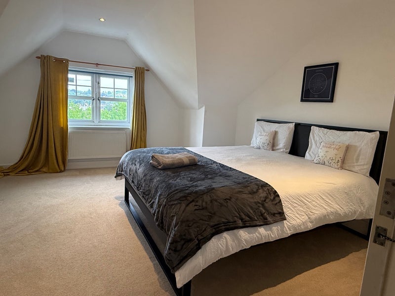 Room Haling Park Road in Greater London