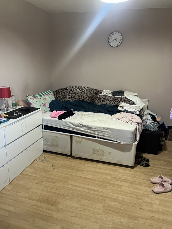 Room Thorncroft Street in Greater London