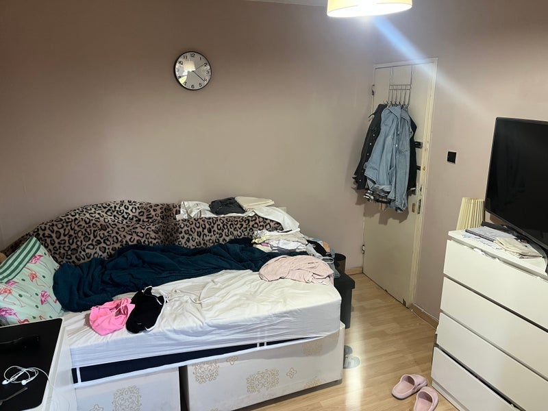 Room Thorncroft Street in Greater London