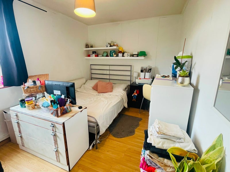 Room Thorncroft Street in Greater London