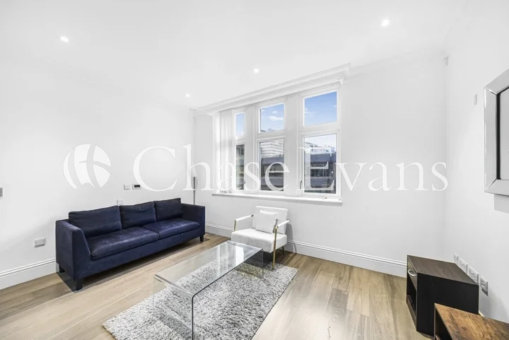 Flat Bridle Mews in Greater London