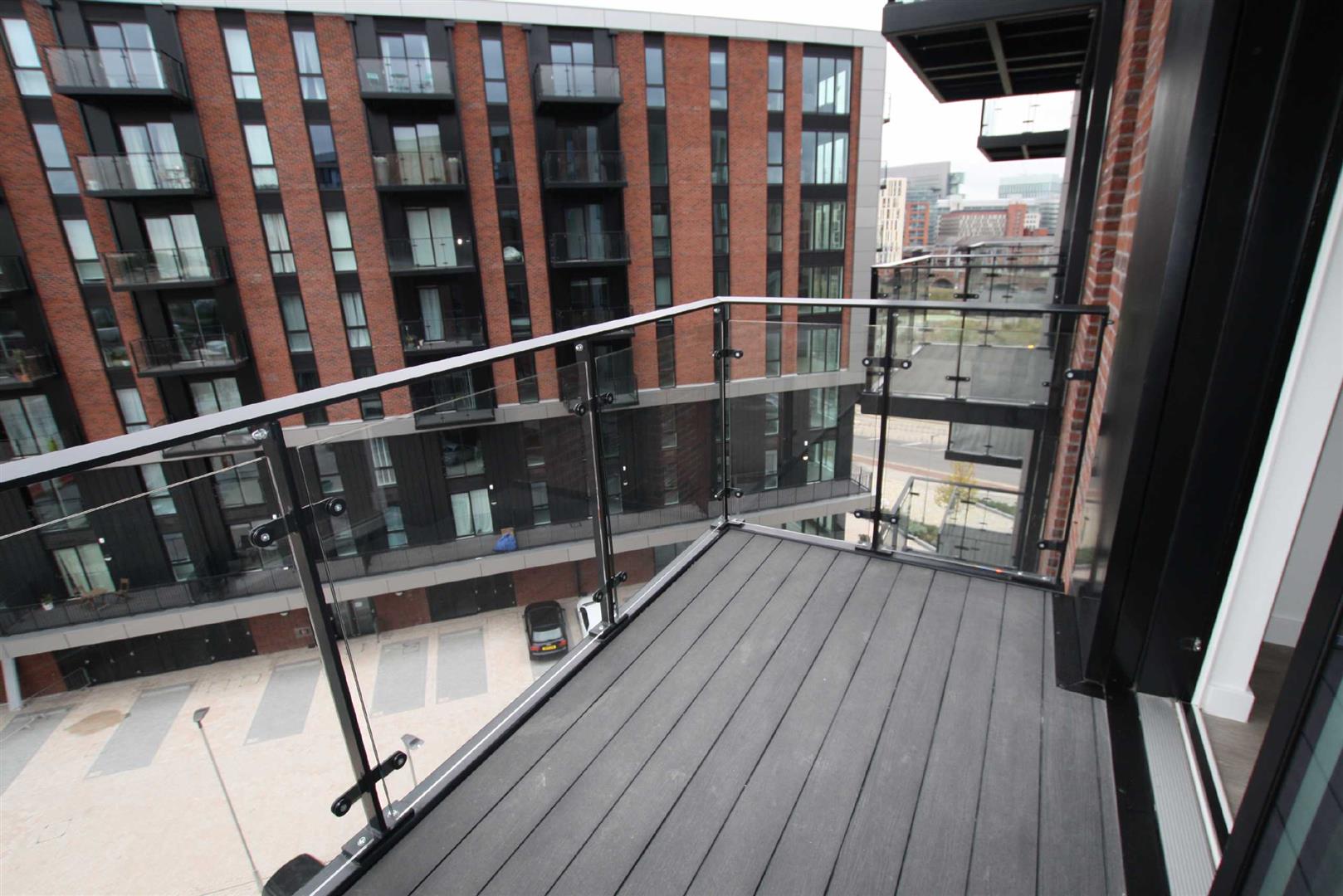 Flat Middlewood Street in Salford