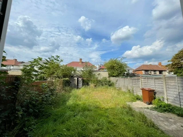 House Granville Avenue in Greater London