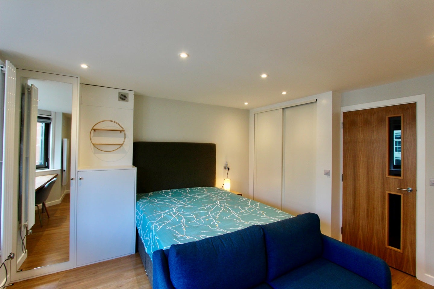 Flat Portsoken Street in City of London