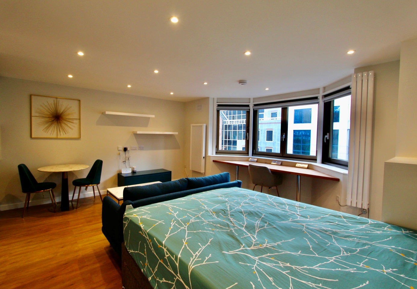 Flat Portsoken Street in City of London