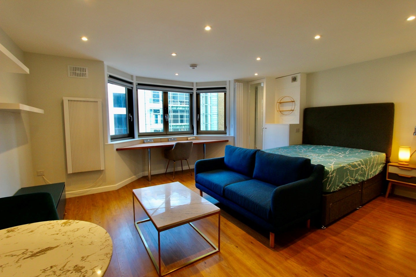 Flat Portsoken Street in City of London