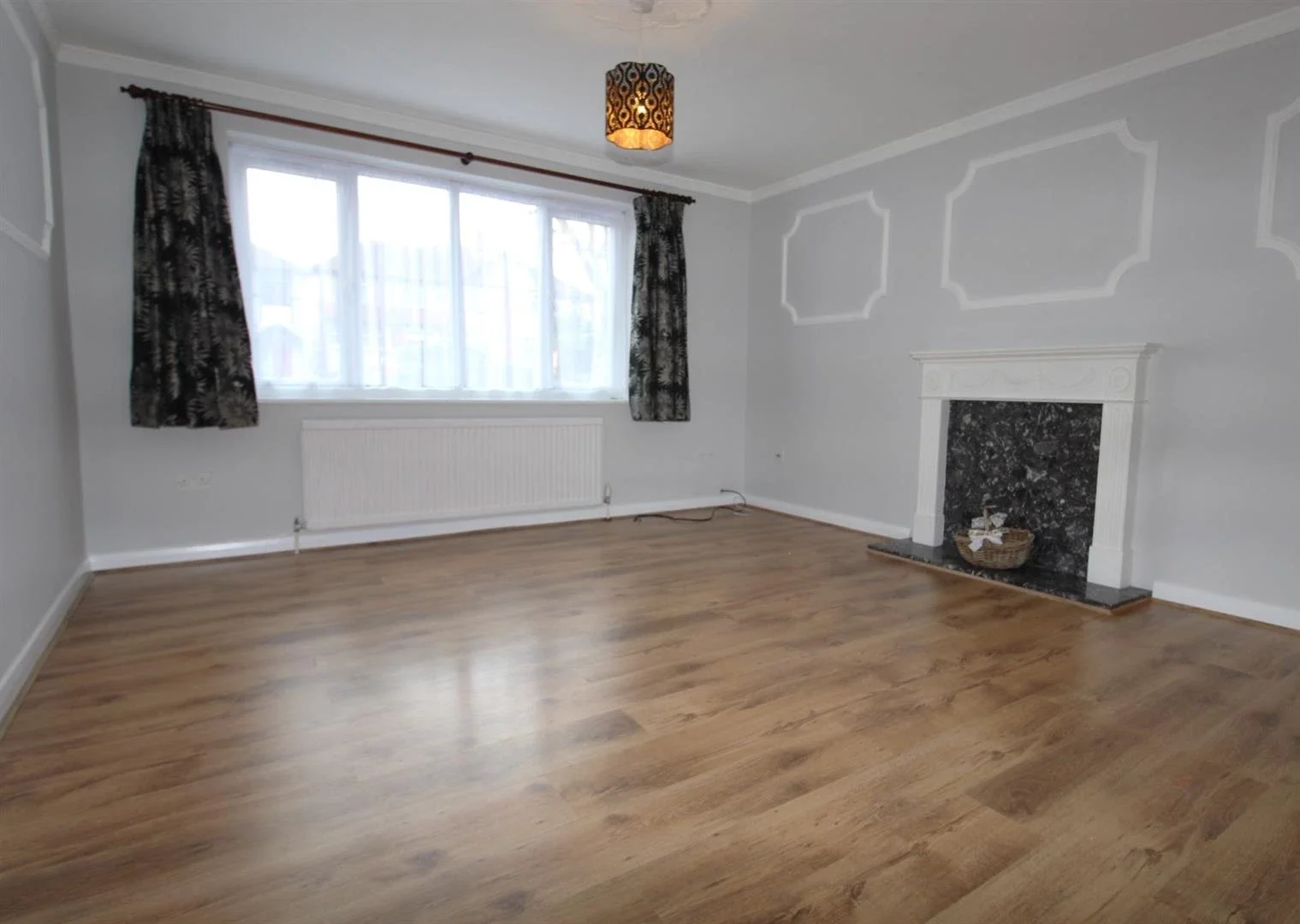 Flat Larkshall Road in Greater London