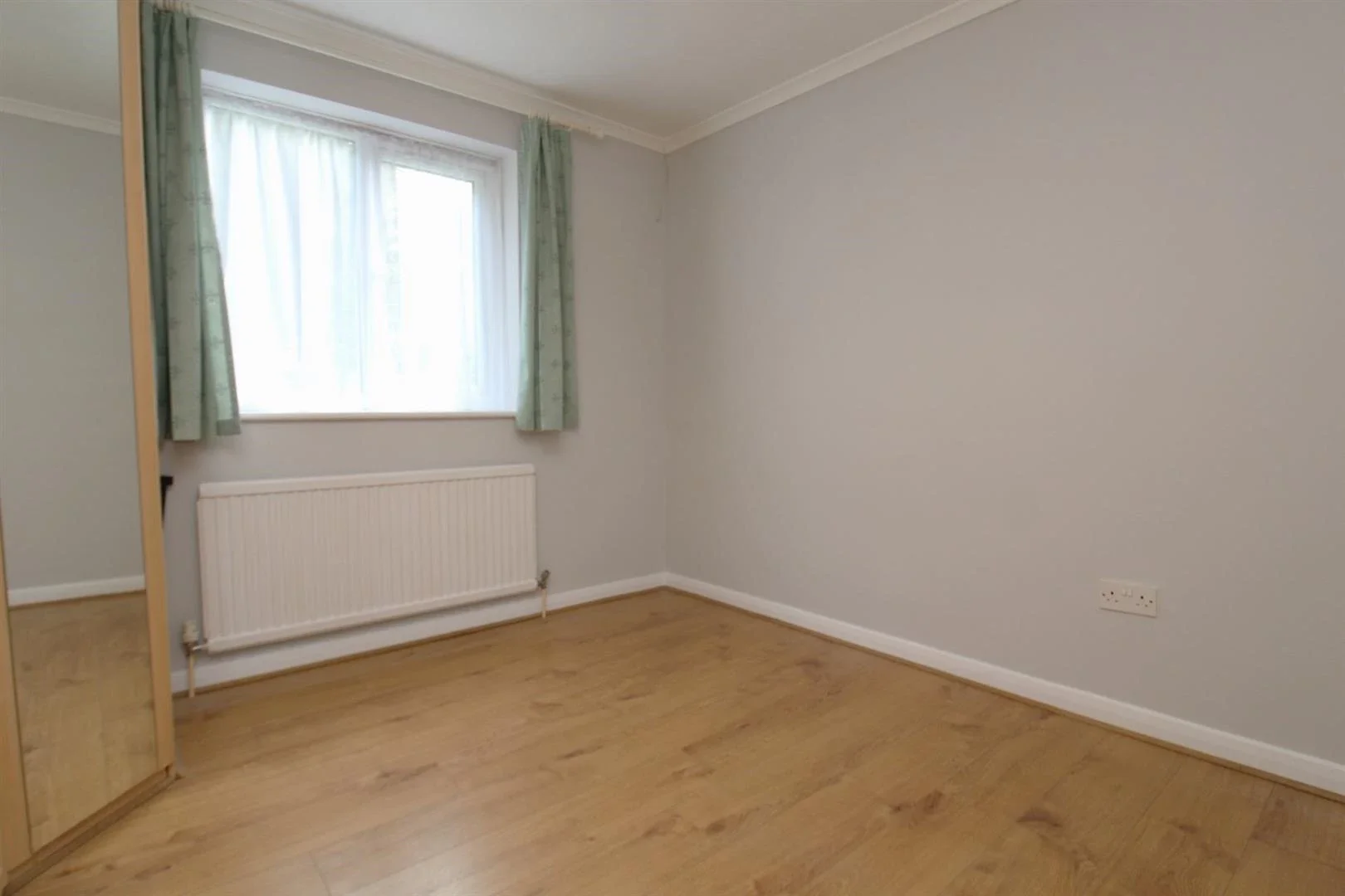 Flat Larkshall Road in Greater London