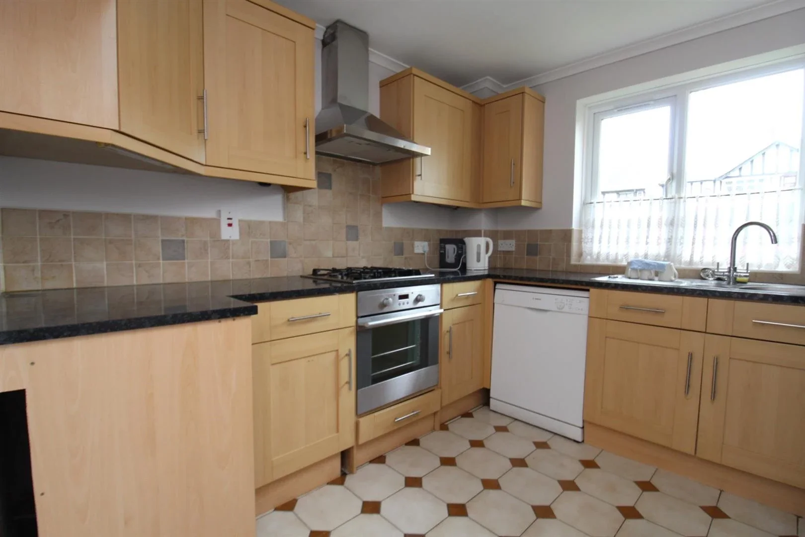Flat Larkshall Road in Greater London