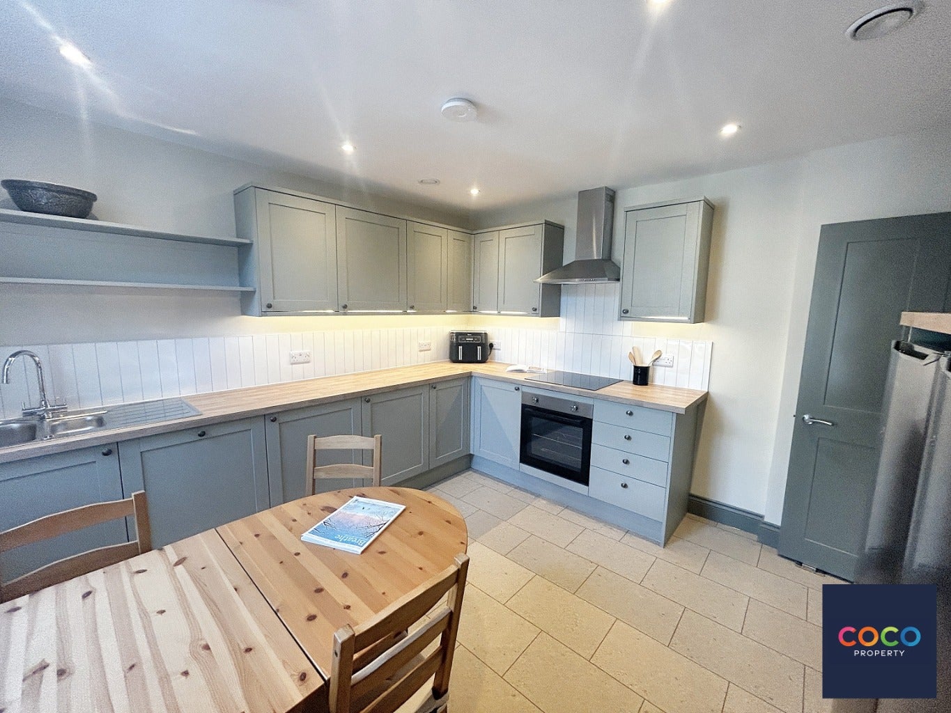 Room Wollaston Road in Dorchester