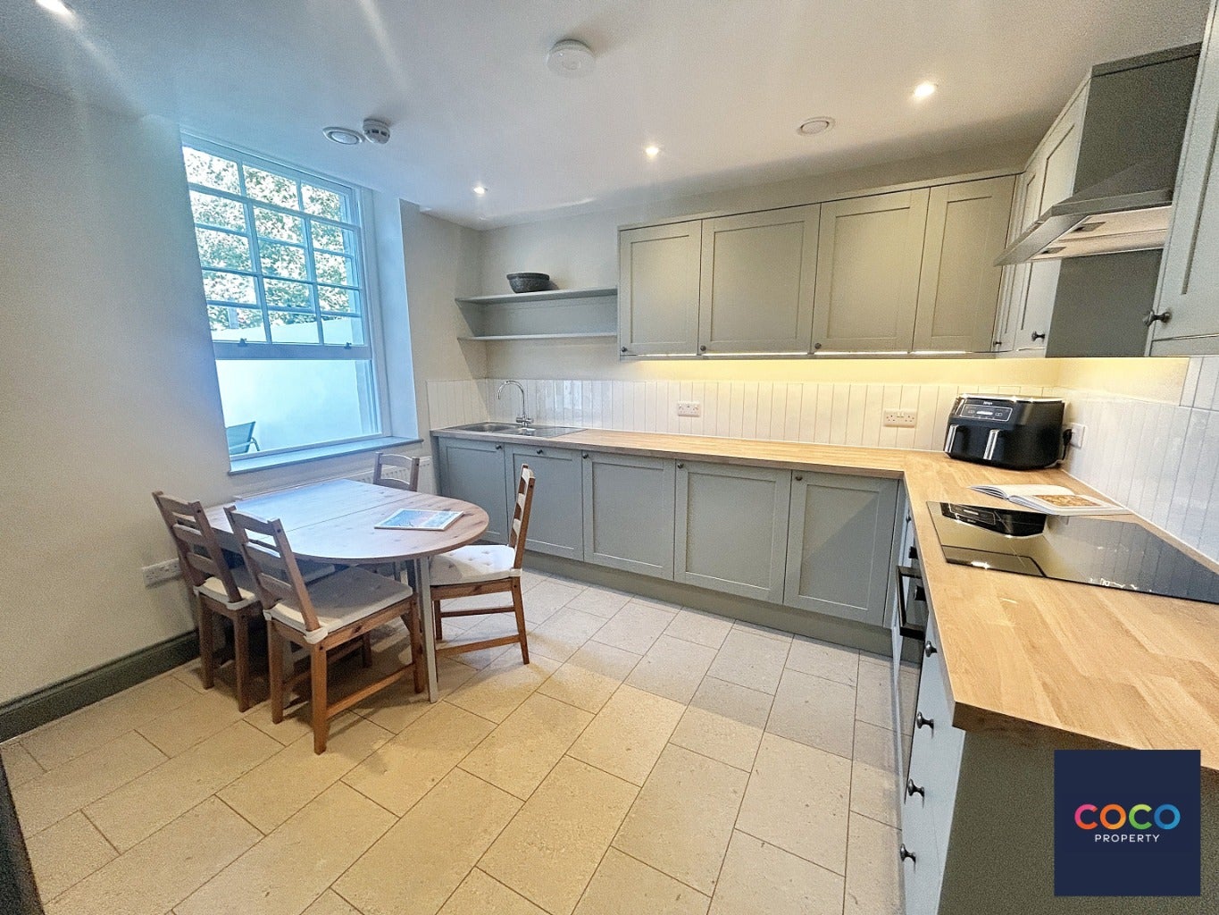 Room Wollaston Road in Dorchester