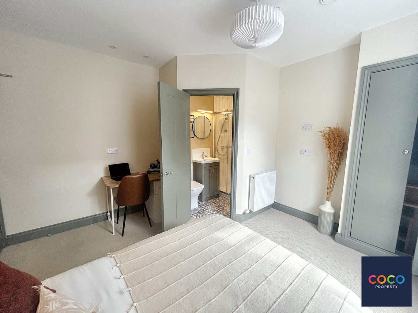 Room Wollaston Road in Dorchester