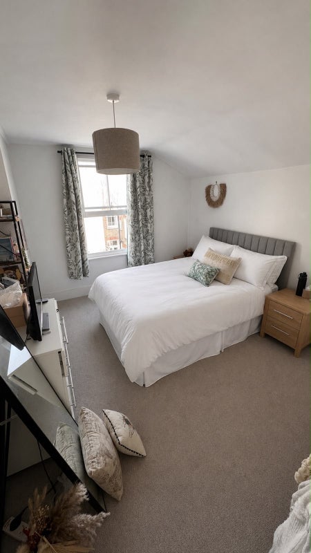 Room Forth Bridge Road in Greater London
