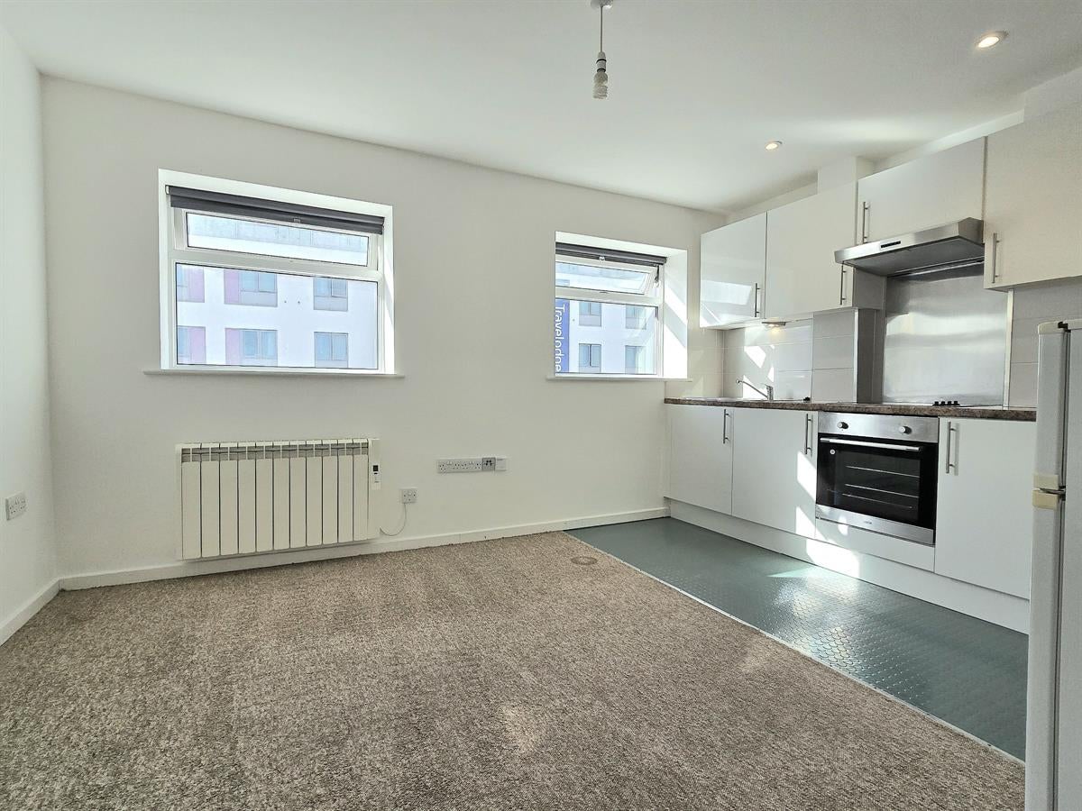 Flat Victoria Road in Rushmoor