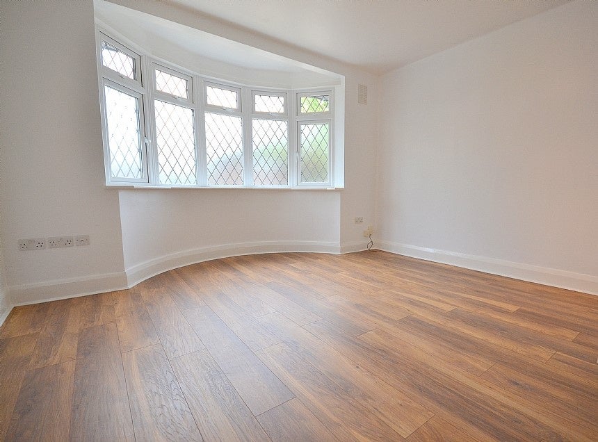 Flat Abercorn Road in Greater London