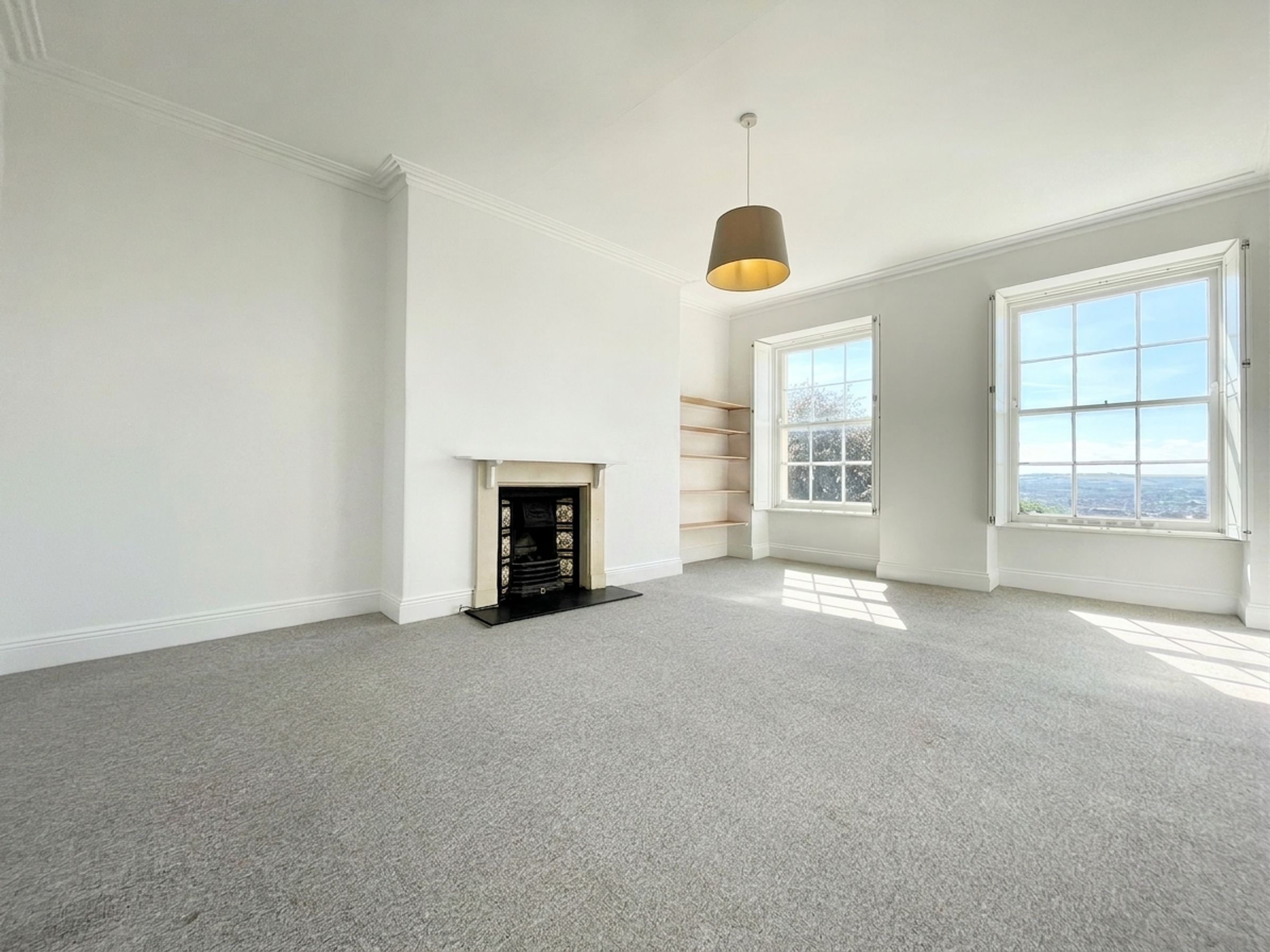 Flat Royal York Crescent in Bristol