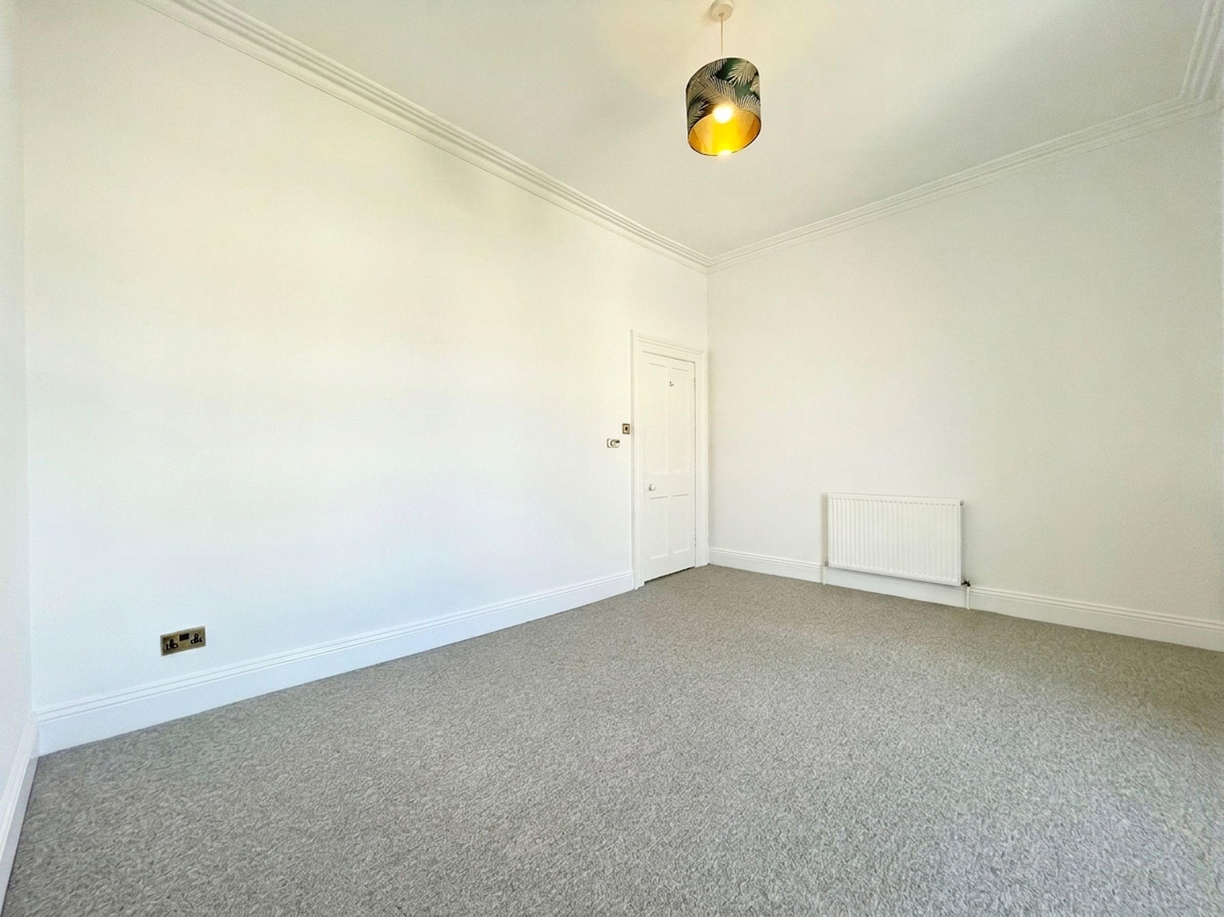 Flat Royal York Crescent in Bristol