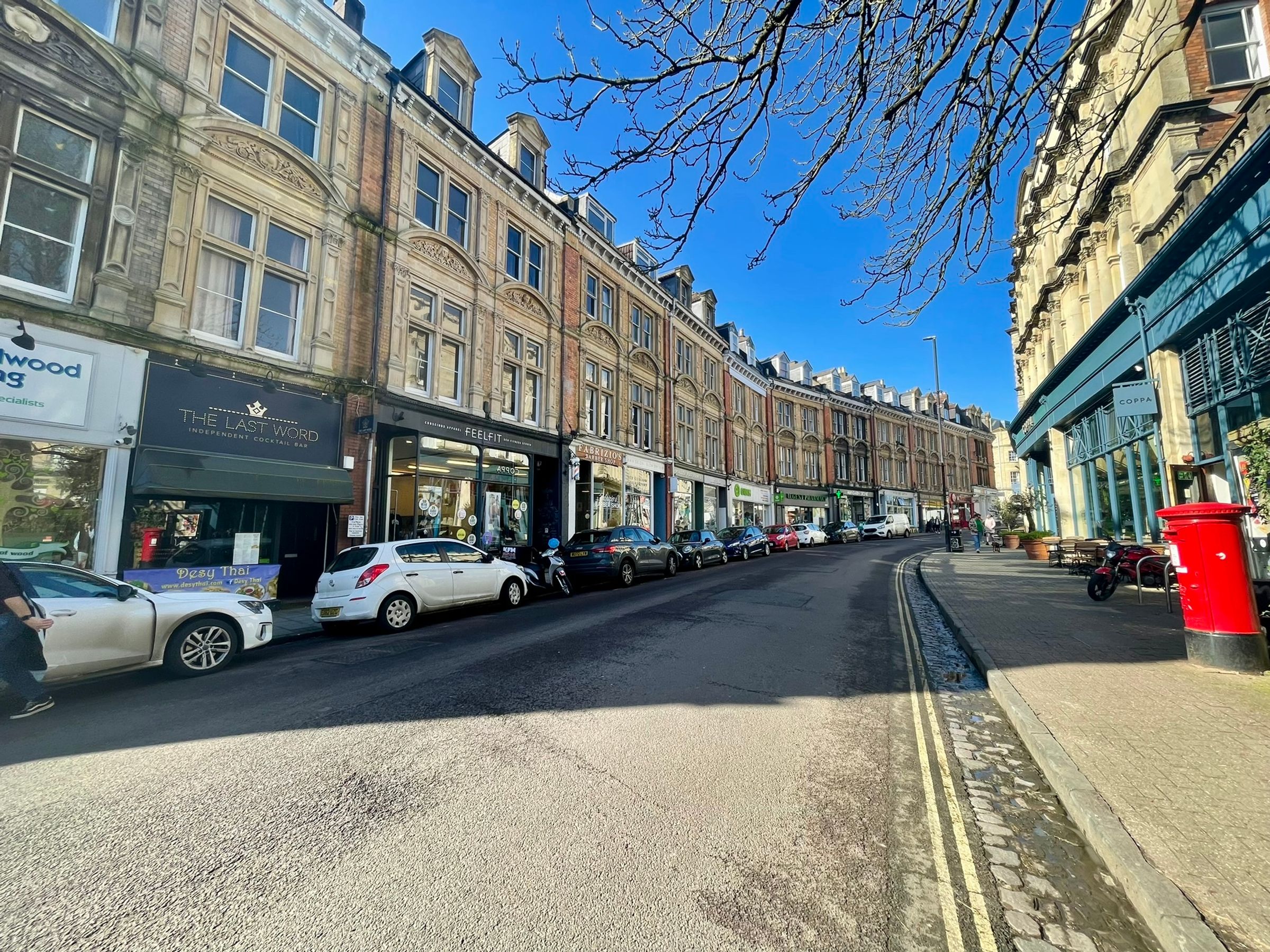 Flat Royal York Crescent in Bristol