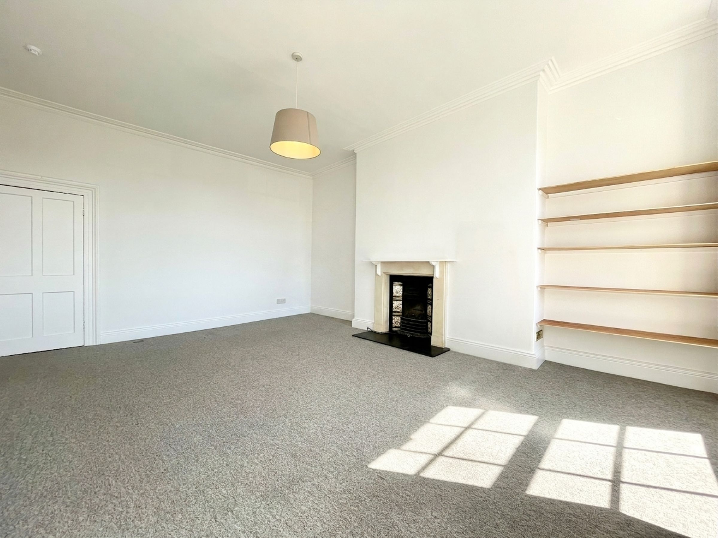 Flat Royal York Crescent in Bristol