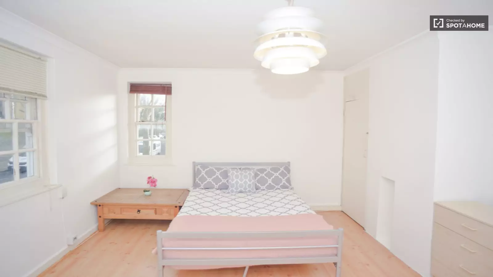 Room St Mark's Road in Greater London