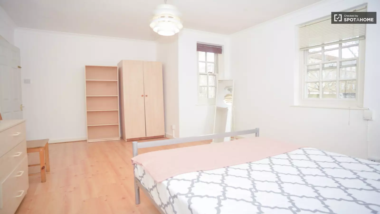 Room St Mark's Road in Greater London