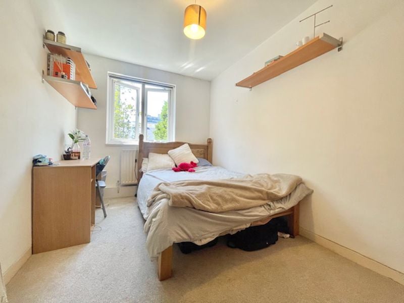 Flat Chettle Close in Greater London