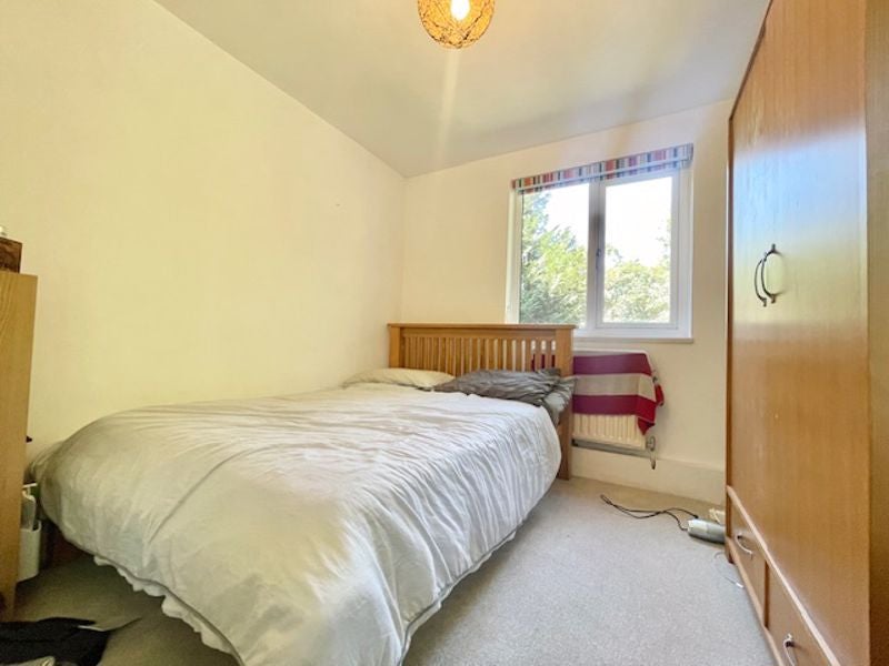Flat Chettle Close in Greater London