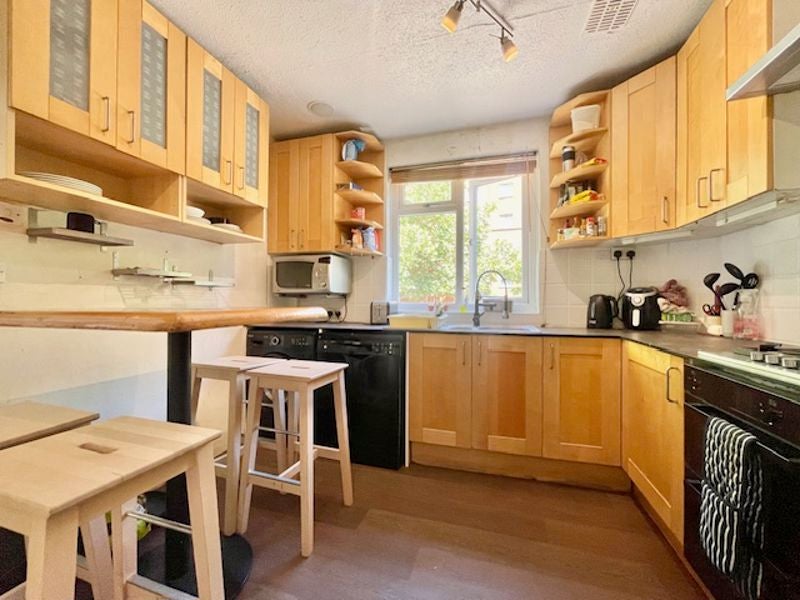 Flat Chettle Close in Greater London