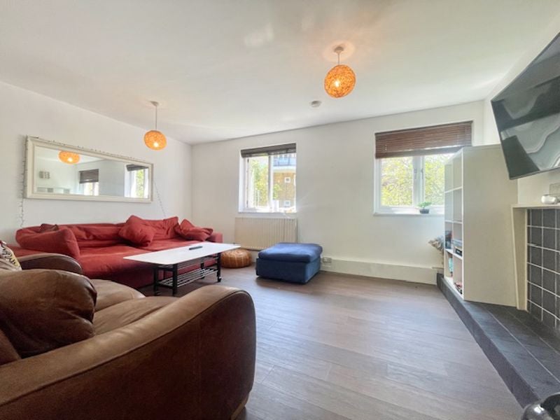Flat Chettle Close in Greater London