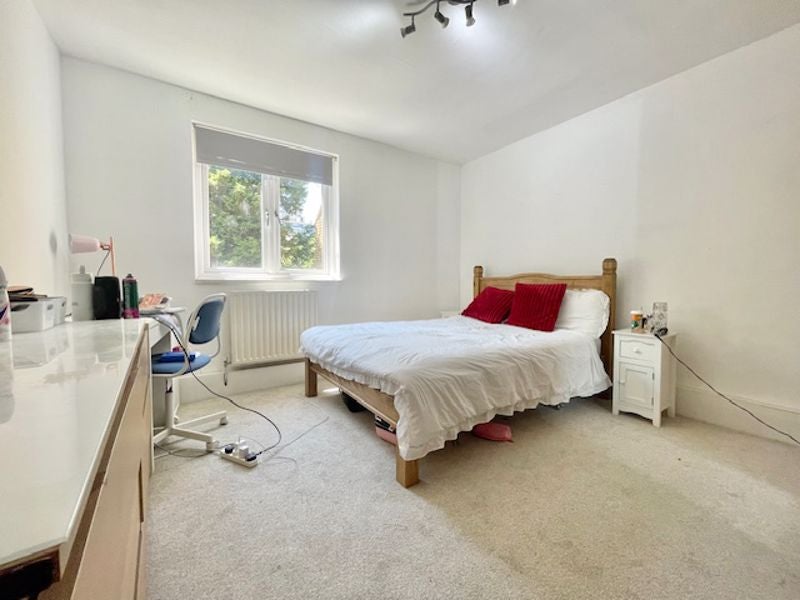 Flat Chettle Close in Greater London