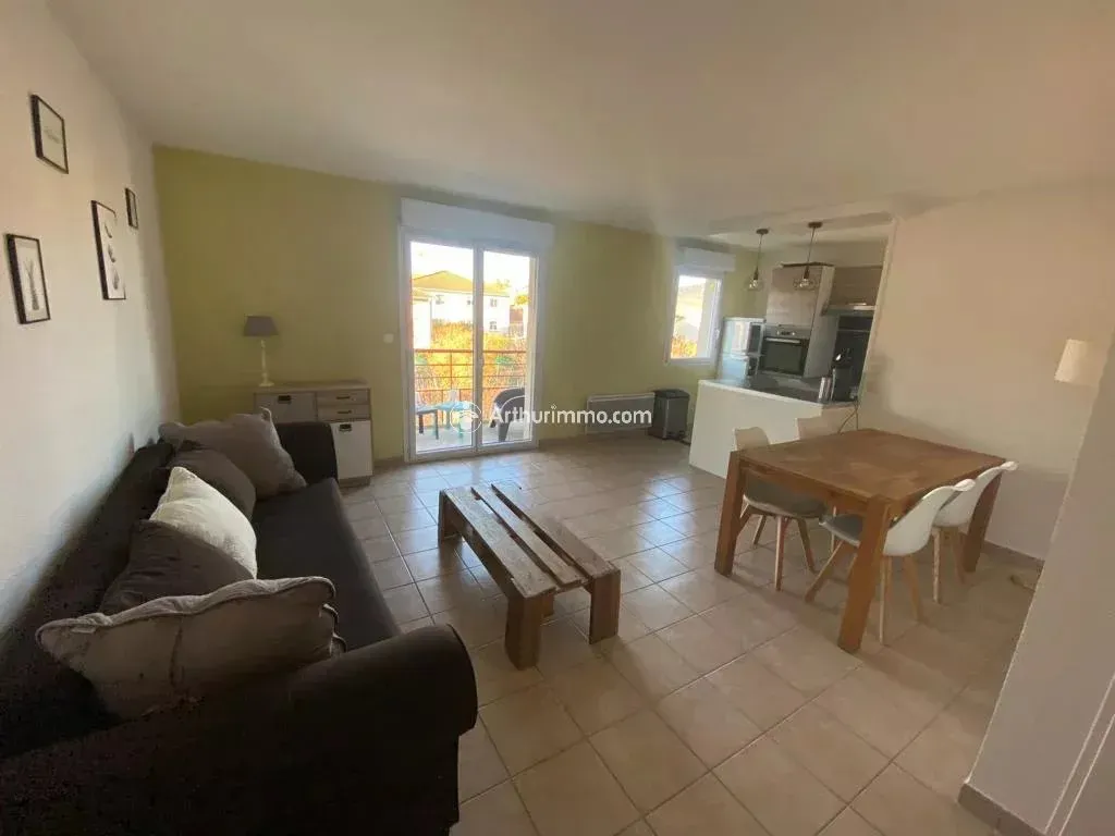 Flat Viaduc de Millau in Creissels