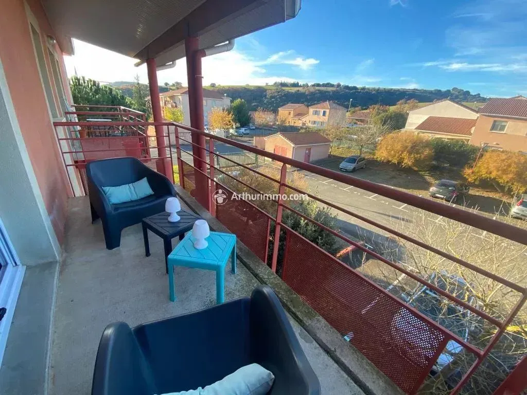 Flat Viaduc de Millau in Creissels