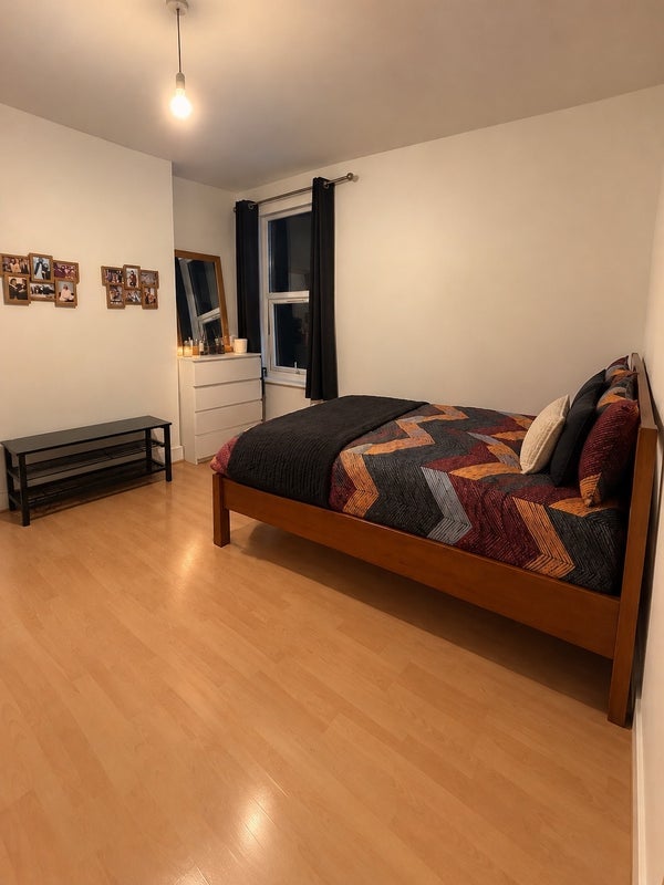 Room Garratt Lane in Greater London