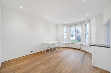 Flat Hervey Road in Greater London