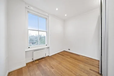 Flat Hervey Road in Greater London