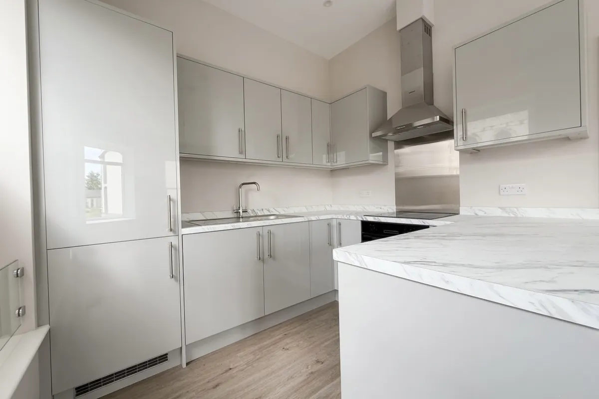 Flat Sutton Court Road in Greater London