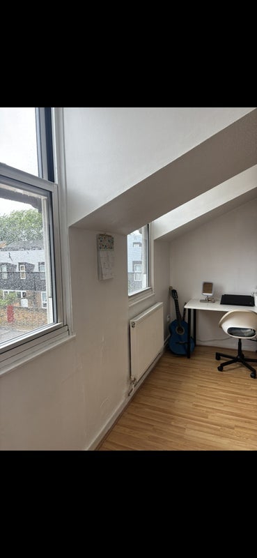 Room St Lawrence Way in Greater London