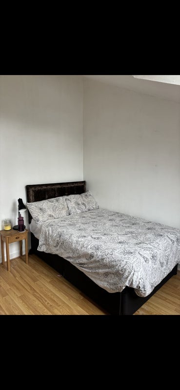 Room St Lawrence Way in Greater London