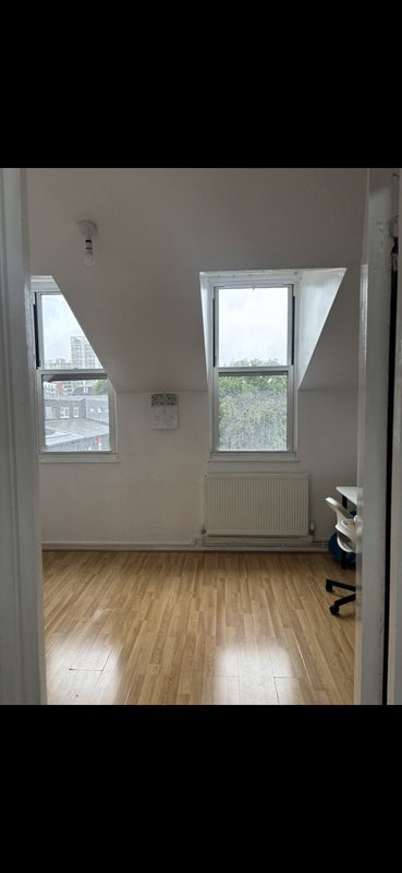 Room St Lawrence Way in Greater London