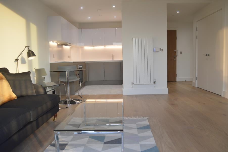 Flat Portal Way in London
