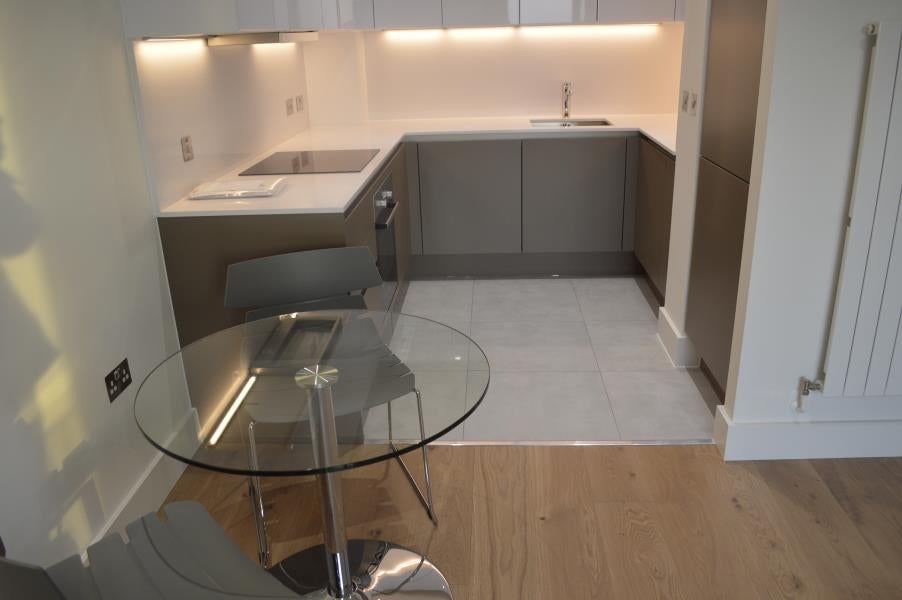 Flat Portal Way in London