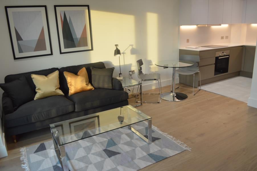Flat Portal Way in London