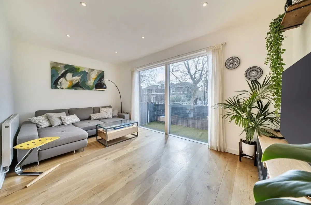 Flat Vassall Road in Greater London