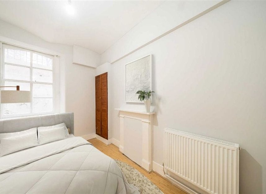 Flat Kensington Gore in City of Westminster