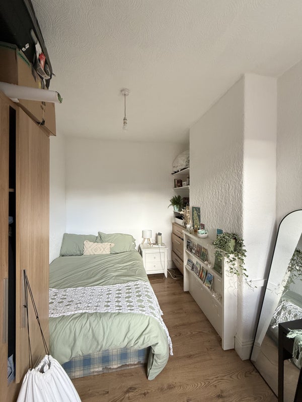 Room Furness Road in Manchester