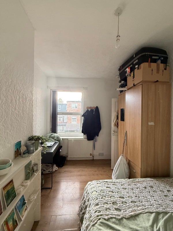 Room Furness Road in Manchester